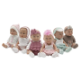 Muñeca bebé con diferentes conjuntos de ropa